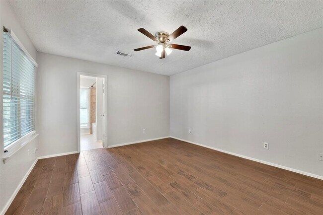 Building Photo - 2502 Ewell Dr