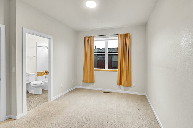 Building Photo - $2,895.00, 3 bedrooms, 3.5 baths, located ...