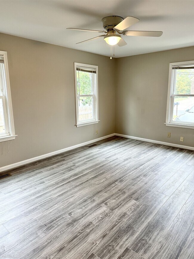 Building Photo - 2 br, 1 bath Duplex - 3932 Fairfax Street