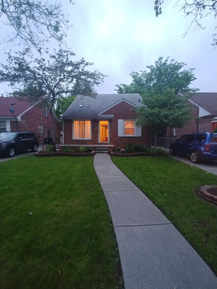 Building Photo - 9319 Fenton Ave