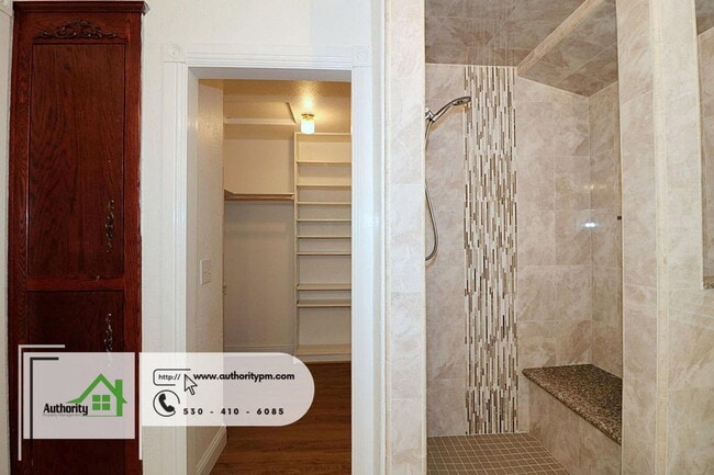 Building Photo - 256 Newport Dr