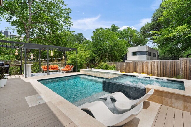 Building Photo - Modern Oasis in Bouldin Creek