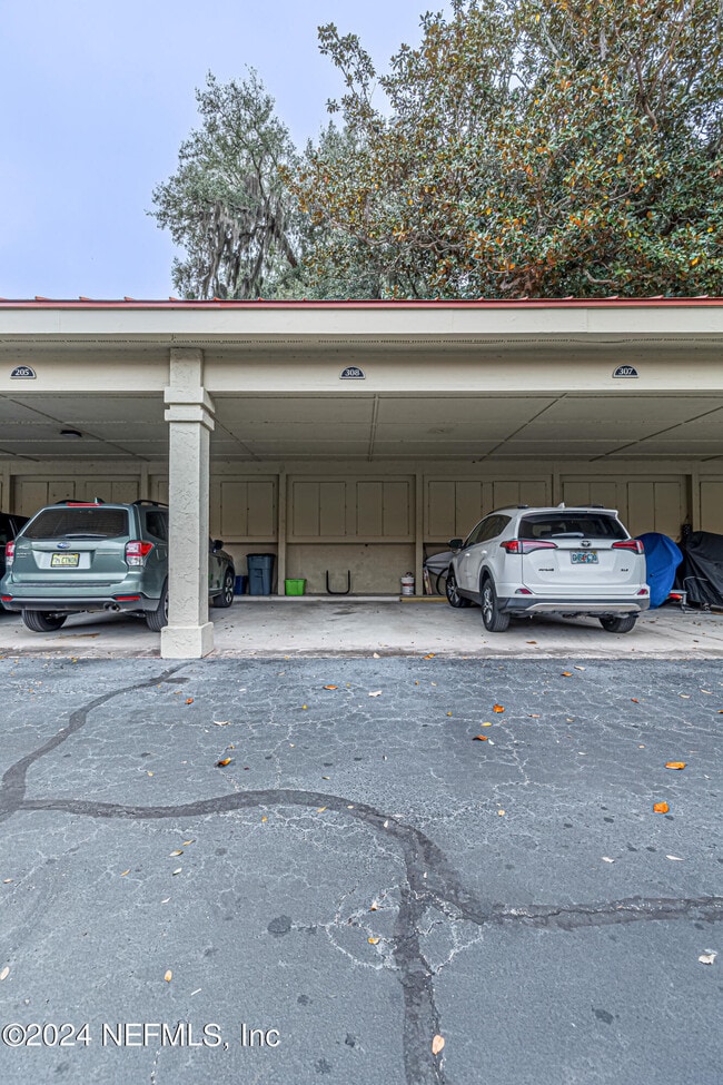 Building Photo - 2099 Winterbourne W