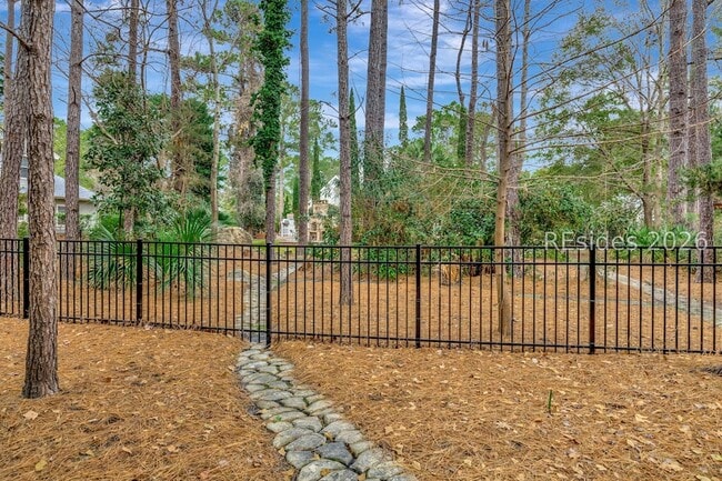 Building Photo - 11 Tillinghast Cir