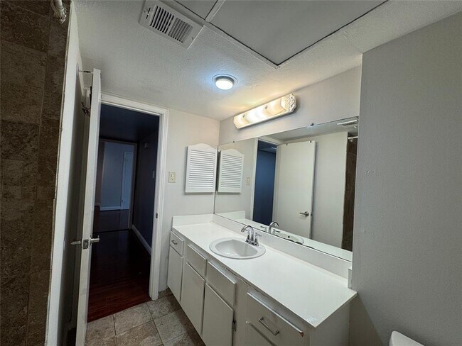Building Photo - 1807 Stoney Brook Dr