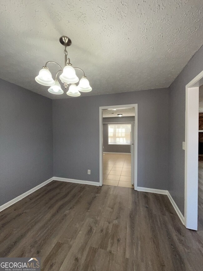 Building Photo - 1682 Charmeth Rd