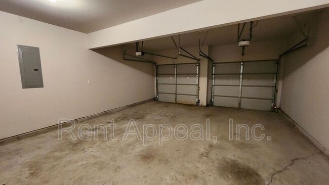 Building Photo - 3523 Woodshade Dr