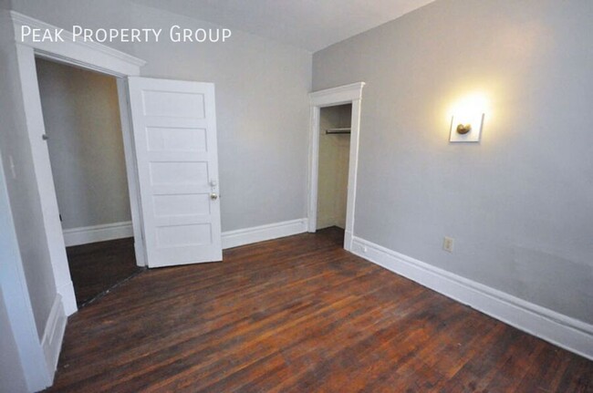 Building Photo - Available Fall 2025! 3 bedroom apartment l...