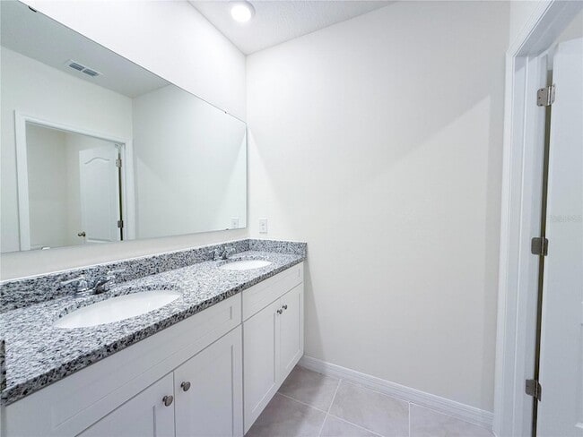 Building Photo - 2054 Tay Wes Dr