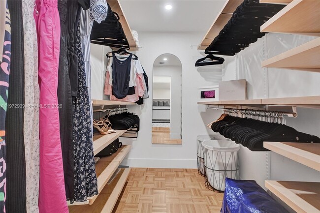 Building Photo - 9901 SW 79th Ave