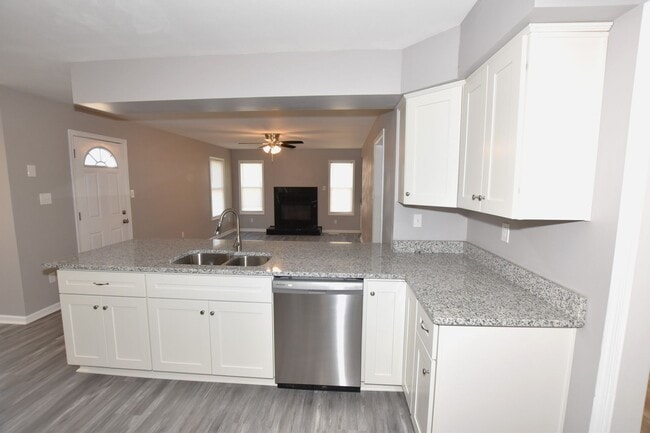 Building Photo - 4 BEDROOM HOME LOCATED IN SOUTH CHESEPEAKE. MUST SEE !!!!!!!!!!!