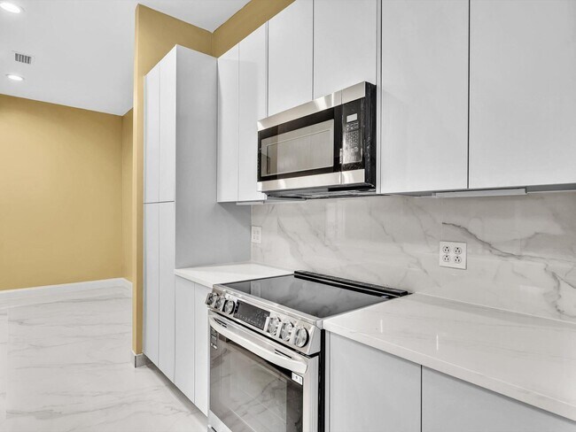 Building Photo - 12549 Woodmill Dr