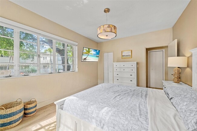 Building Photo - 301 86th St