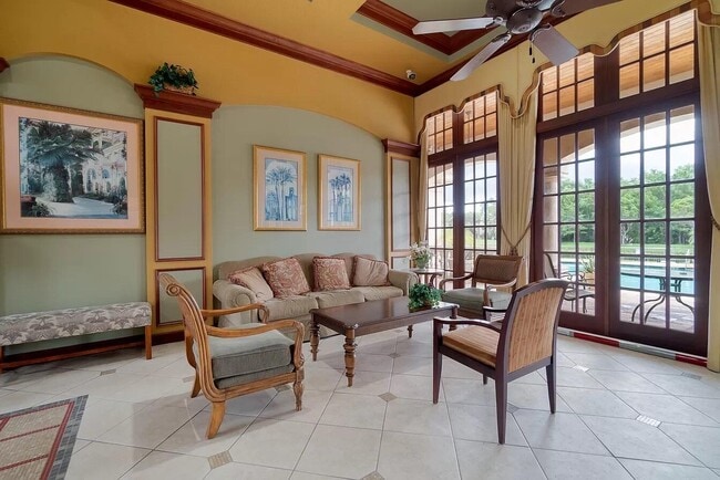 Building Photo - 1700 Crestwood Ct S