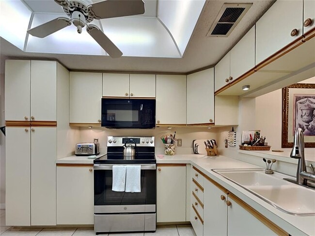 Building Photo - 6501 Stone River Rd