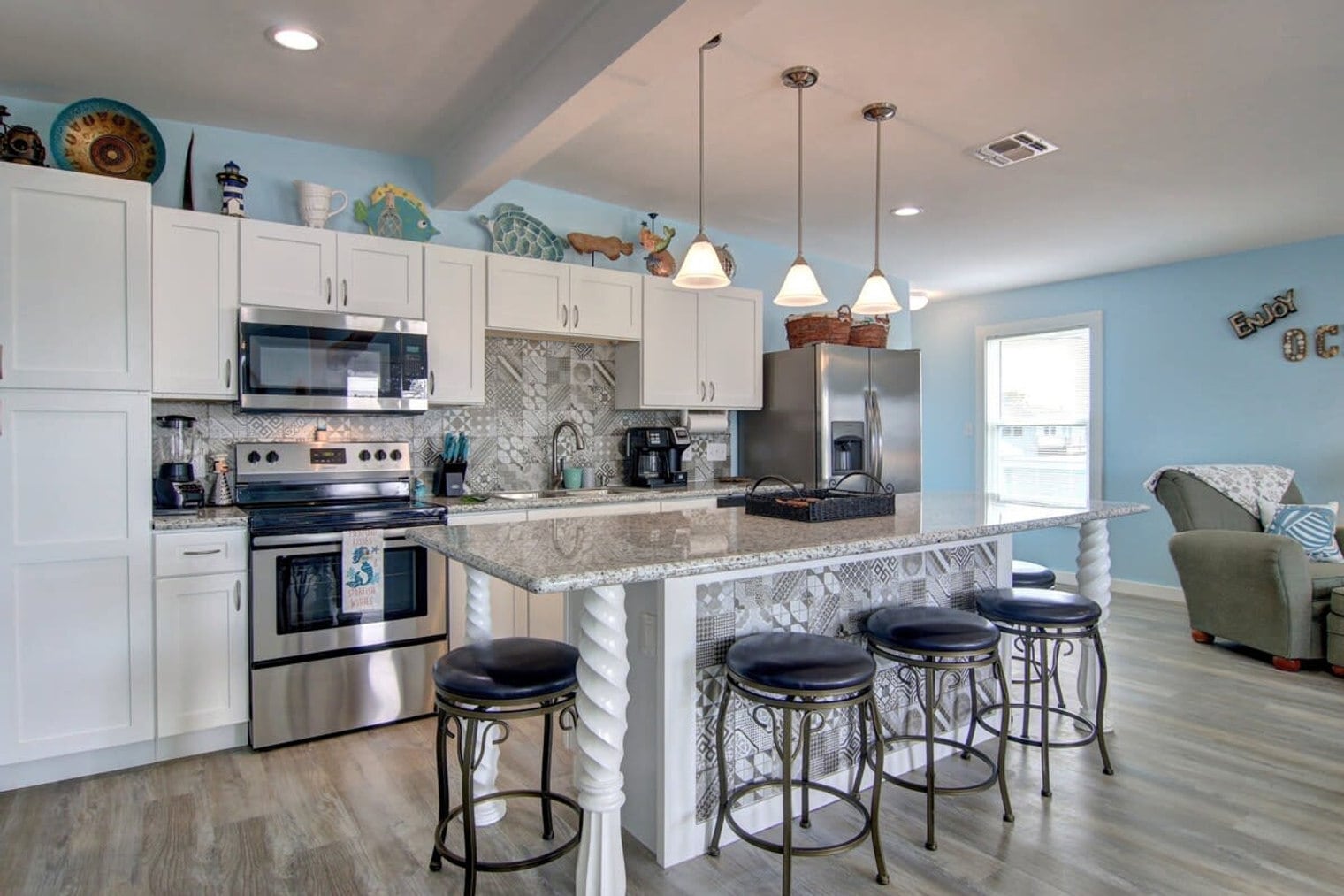 Building Photo - 1300 Eleventh Street-SI ID1023200P