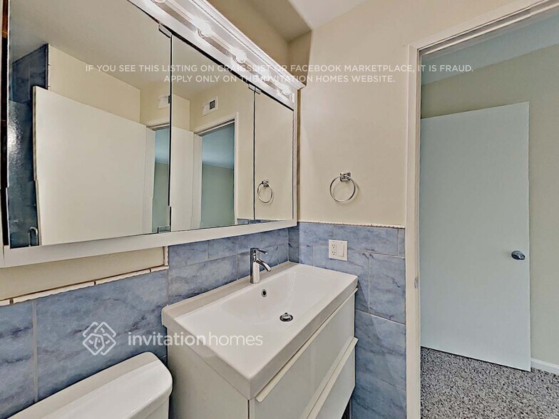 Building Photo - 13481 Laurelhurst Rd