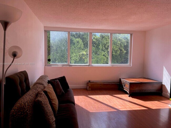 Primary Photo - 9001 SW 77th Ave