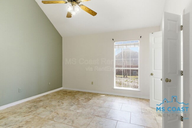 Building Photo - 880 Oio Pl