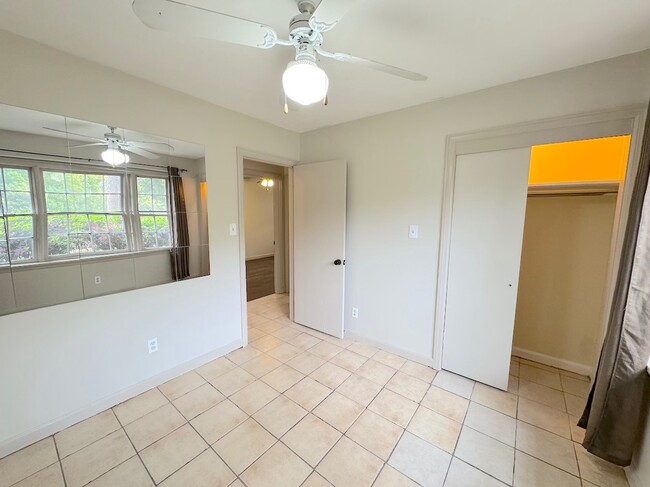 Building Photo - 106 Paradise Dr