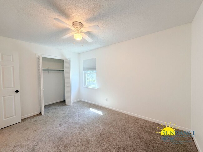 Building Photo - Charming 2BR townhome just steps from beautiful Cinco Bayou in Fort Walton Beach!