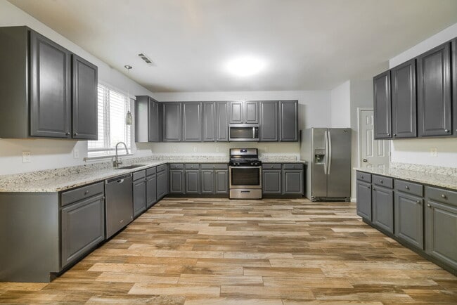 Building Photo - 50 Brookview Dr