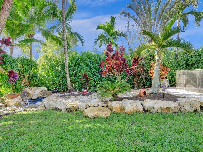 Building Photo - 762 Crescent Way