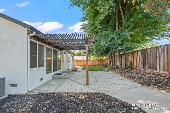 Building Photo - 516 Tanager Rd