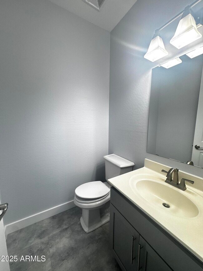 Building Photo - 3330 W Gran Paradiso Dr
