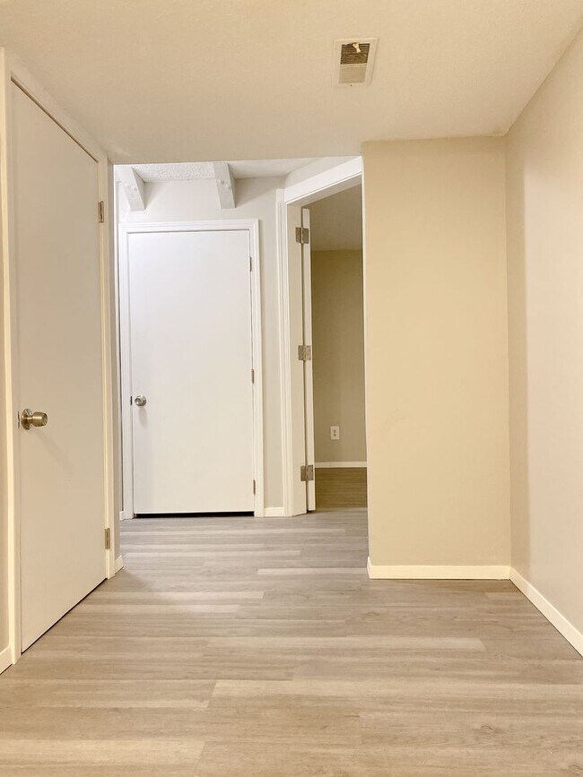 Building Photo - Millard 3 bed 2 bath $1900