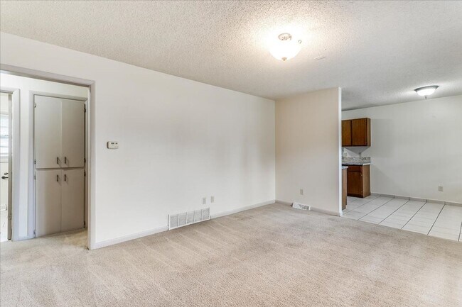 Building Photo - Three Bedroom Home in Derby!
