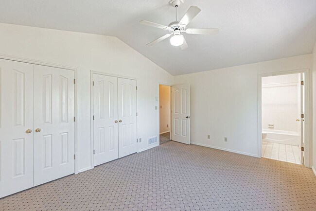 Building Photo - **Charming 3-Bed, 2.5-Bath Home in Idaho F...