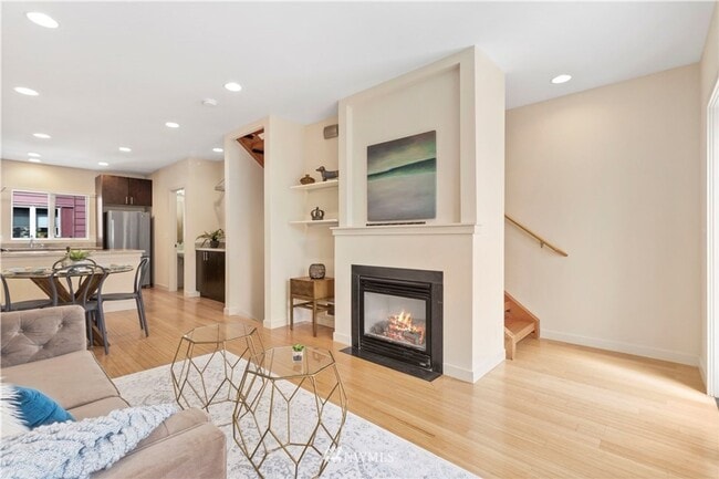 Building Photo - Must See Beautiful Townhome with option to...