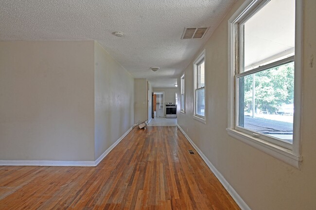 Building Photo - 555 Wyoming Ave