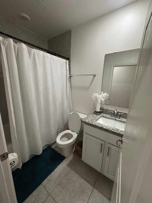 Building Photo - 1811 SE Sandia Dr