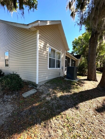 Building Photo - 4700 SW Archer Rd