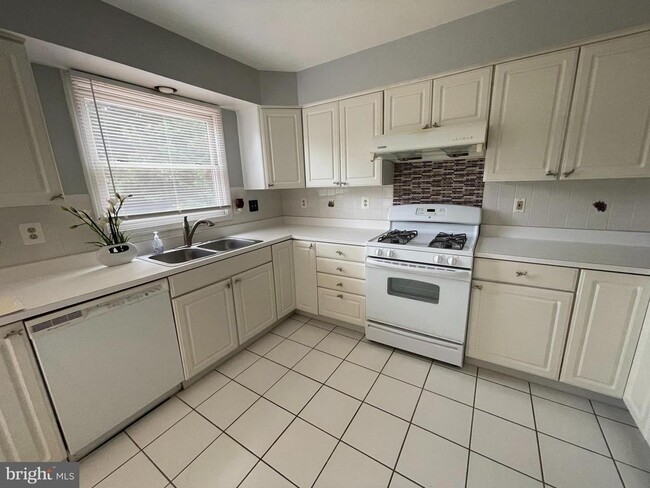 Building Photo - 10136 Treble Ct