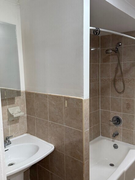 Building Photo - 41 Wood St