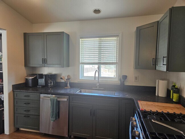 Building Photo - Fully Furnished Split Level Two-Bedroom Home