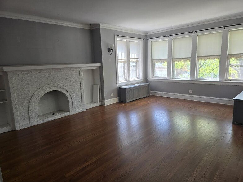 Living Room - 6621 N Campbell Ave