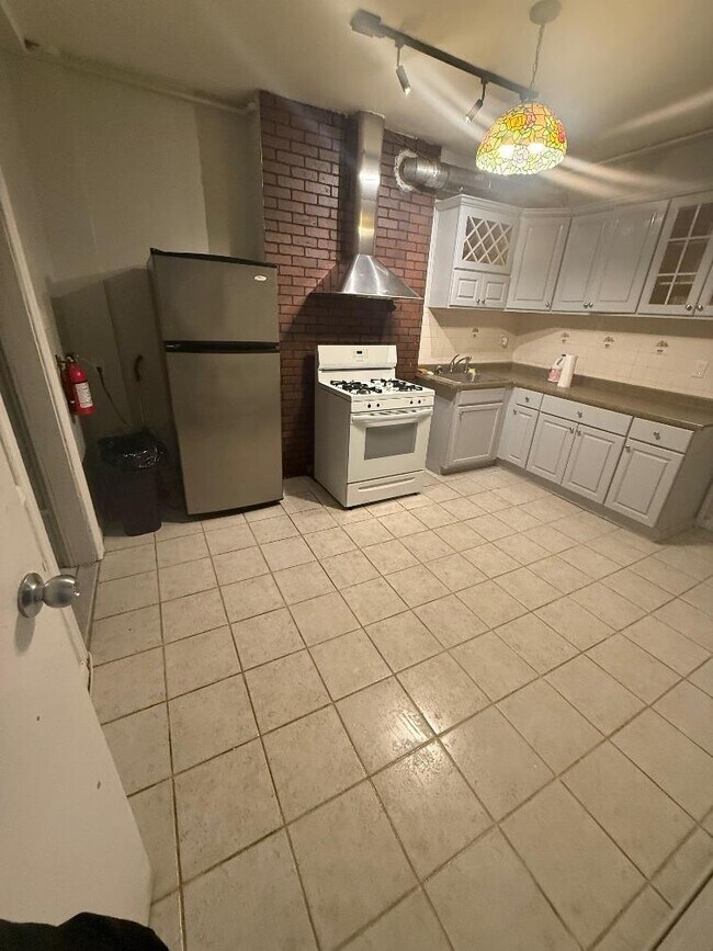 Building Photo - 41 Harmon St