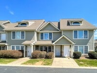 Building Photo - Spacious Two-Bedroom Townhouse in West Ash...
