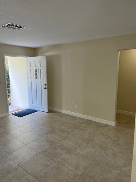 Building Photo - 1655 27th Ave