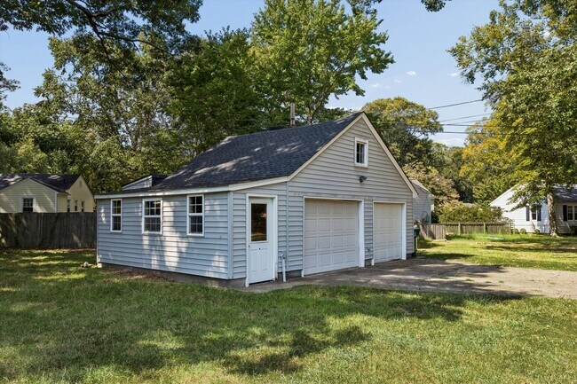 Building Photo - 144 Nelson Dr