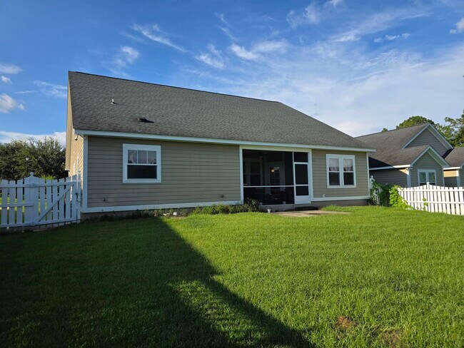 Building Photo - 2521 Lantana Ln