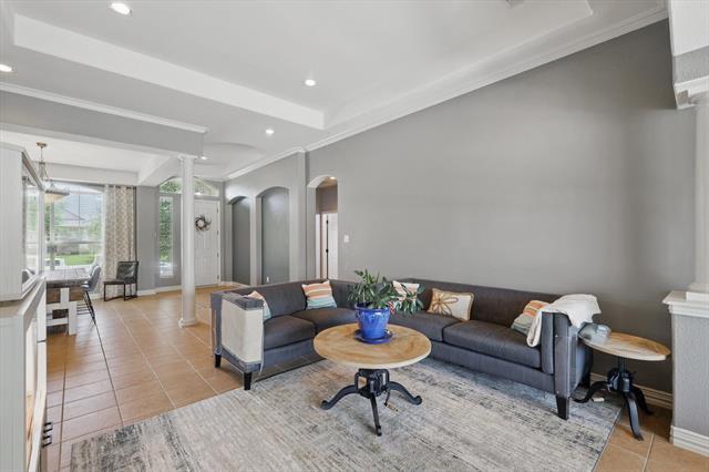 Building Photo - 10701 Los Rios Dr