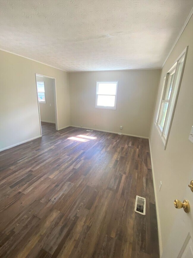 Building Photo - 2 Bedroom Home Located Near Lafayette Country Club!