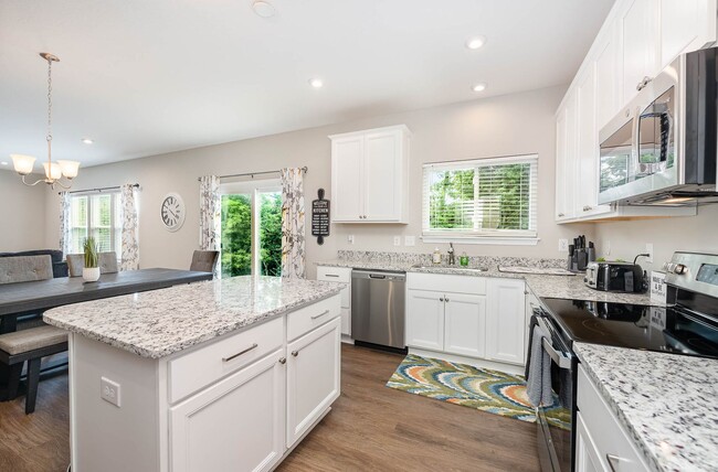 Building Photo - Fully furnished brand new construction. Lu...