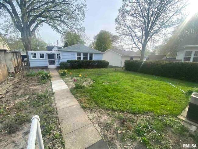 Building Photo - 2733 E 18th St