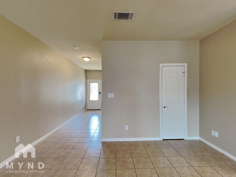 Building Photo - 902 Parkplace Rdg